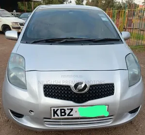 Toyota Vitz 2007 Silver