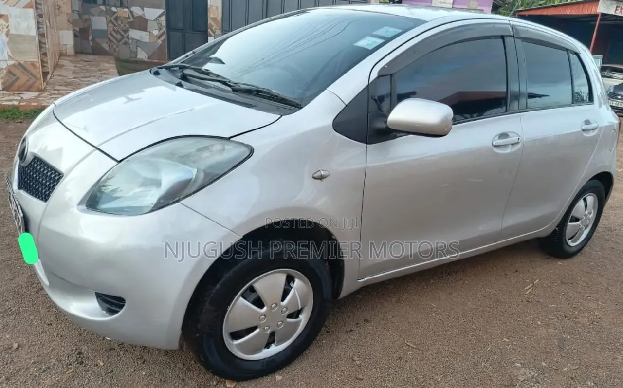 Toyota Vitz 2007 Silver