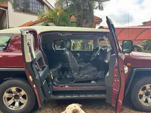 Toyota FJ Cruiser 2012 Red