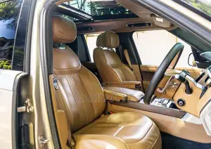 Land Rover Range Rover Vogue 2023 Gold