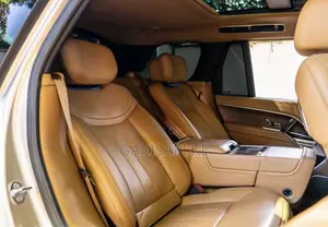 Land Rover Range Rover Vogue 2023 Gold