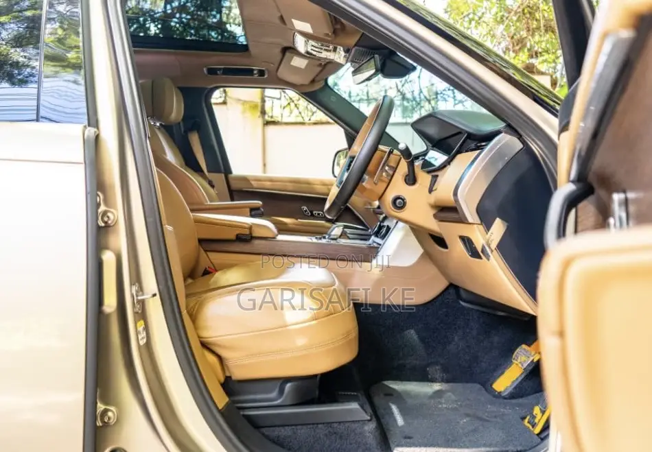 Land Rover Range Rover Vogue 2023 Gold