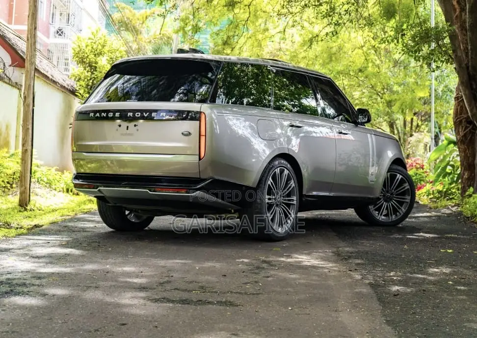 Land Rover Range Rover Vogue 2023 Gold