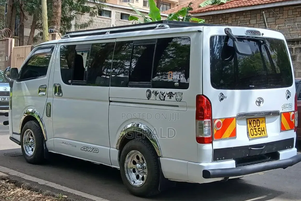 Toyota HiAce 2014 White