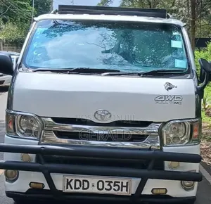 Toyota HiAce 2014 White