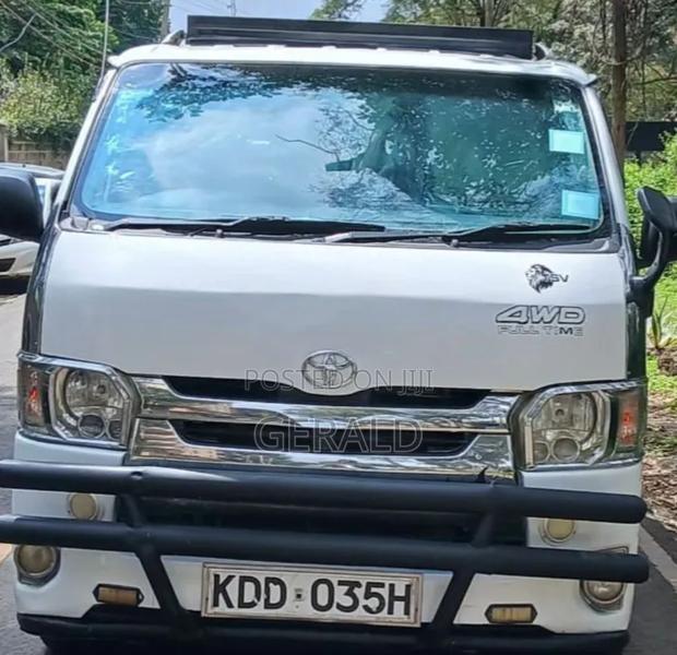 Toyota HiAce 2014 White