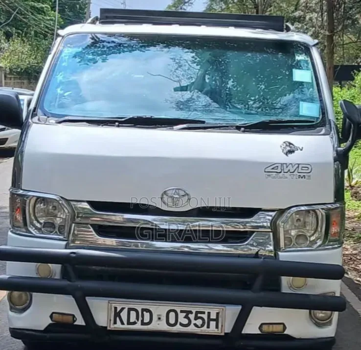 Toyota HiAce 2014 White