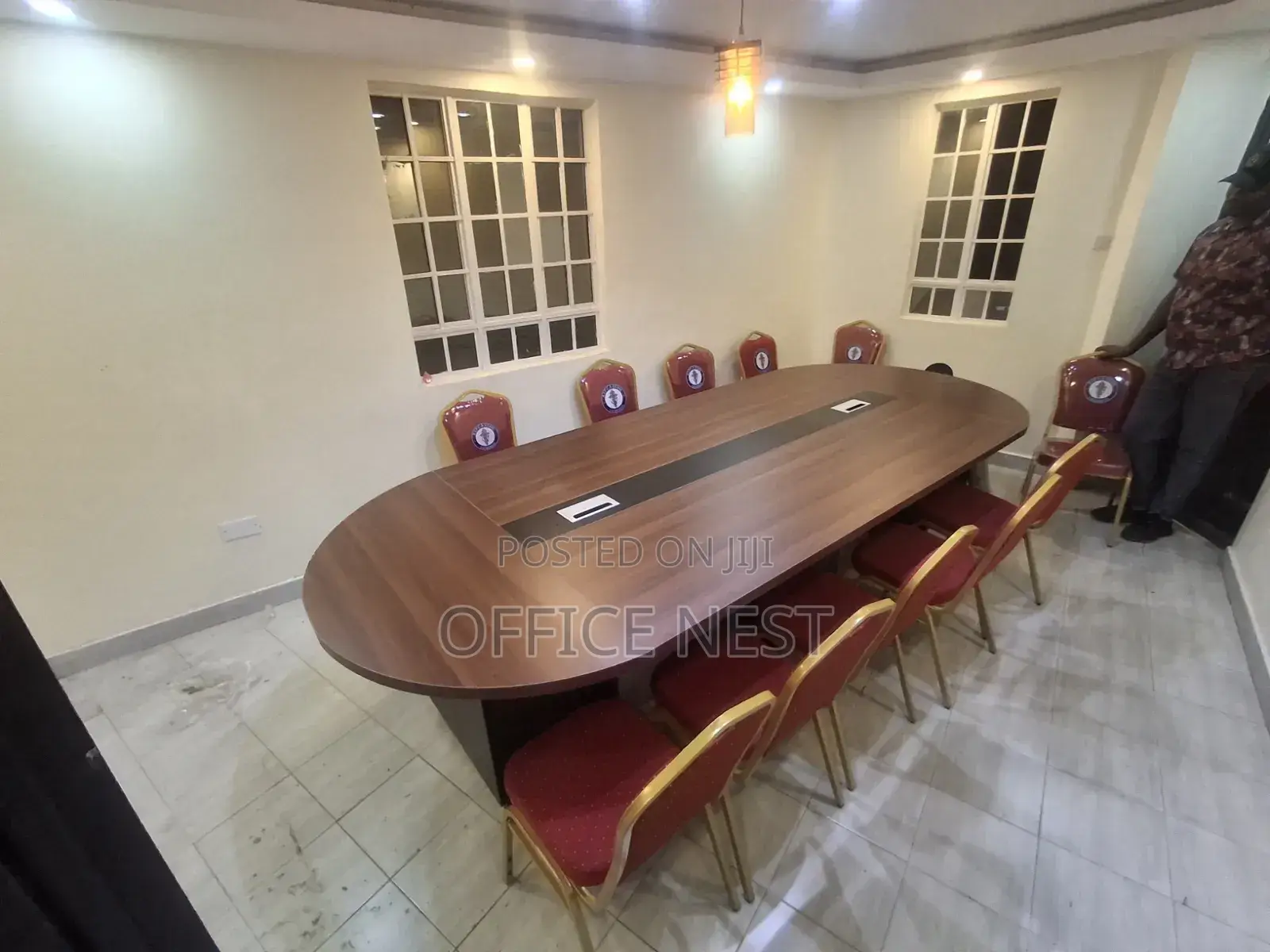 Oval Shape Meeting Table