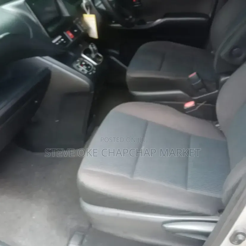 Toyota HiAce 2018 Silver