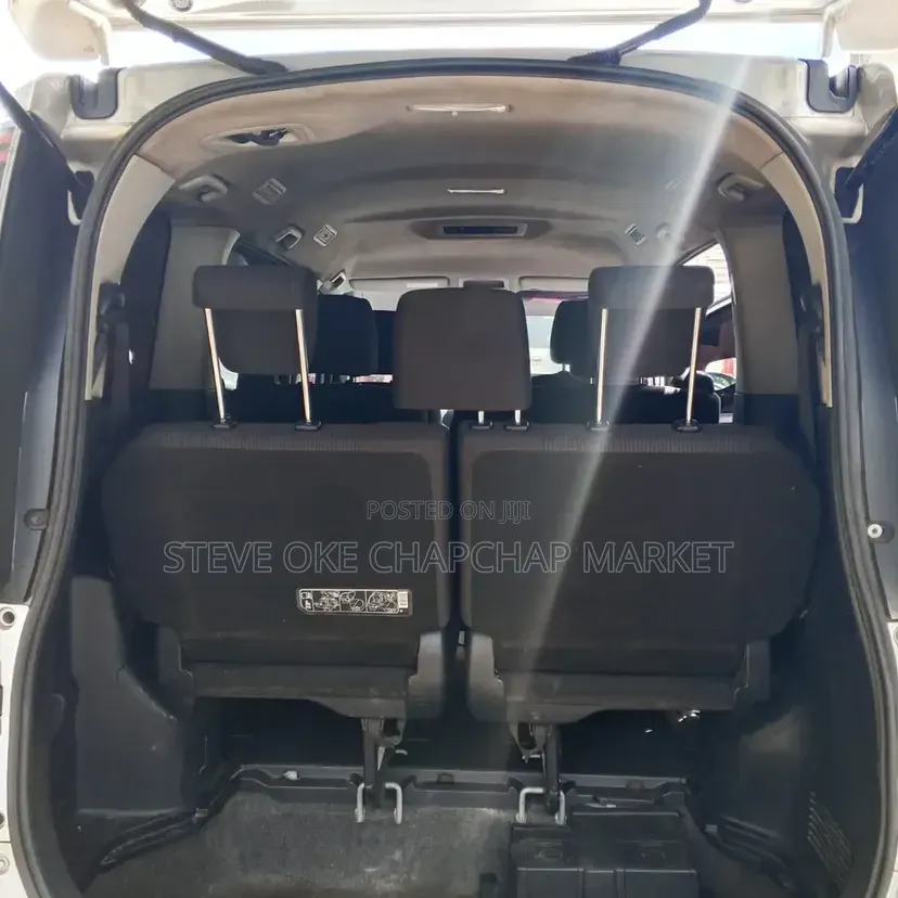 Toyota HiAce 2018 Silver