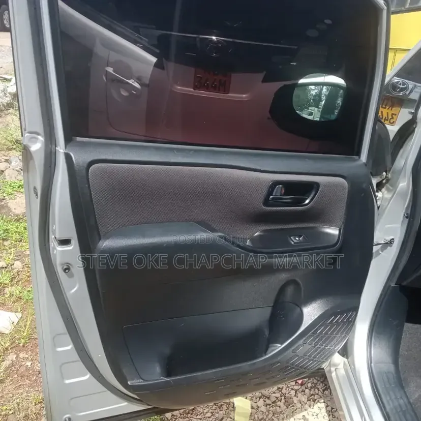 Toyota HiAce 2018 Silver