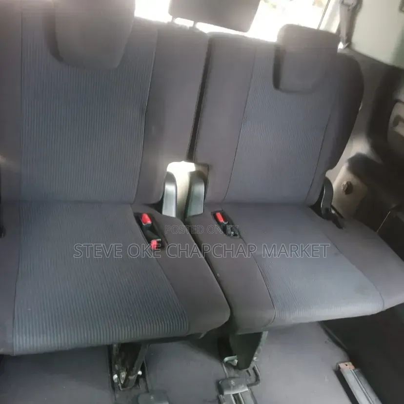 Toyota HiAce 2018 Silver