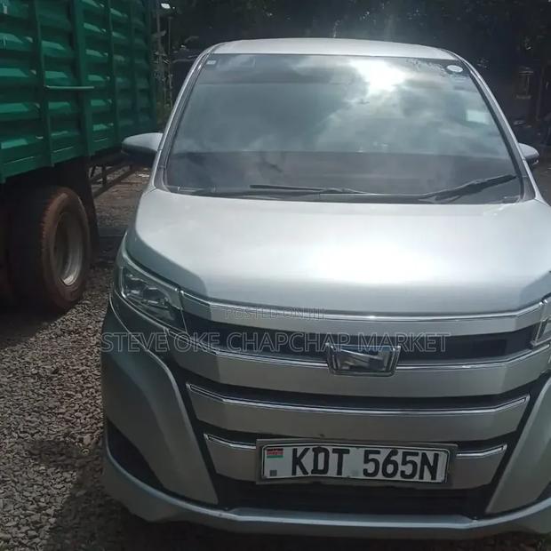 Toyota HiAce 2018 Silver
