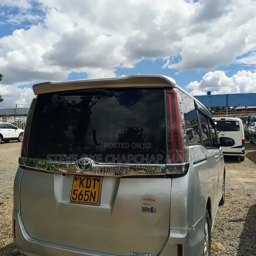 Toyota HiAce 2018 Silver