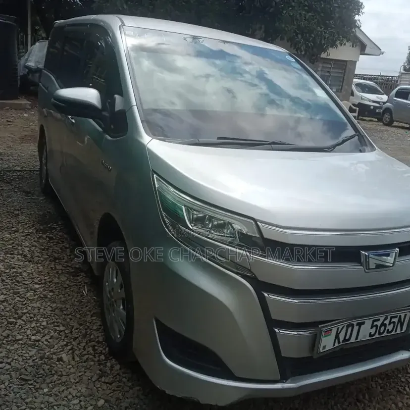 Toyota HiAce 2018 Silver