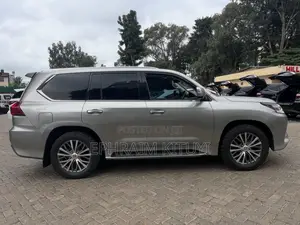 Lexus LX 2017 Silver