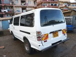 Toyota HiAce 2000 White