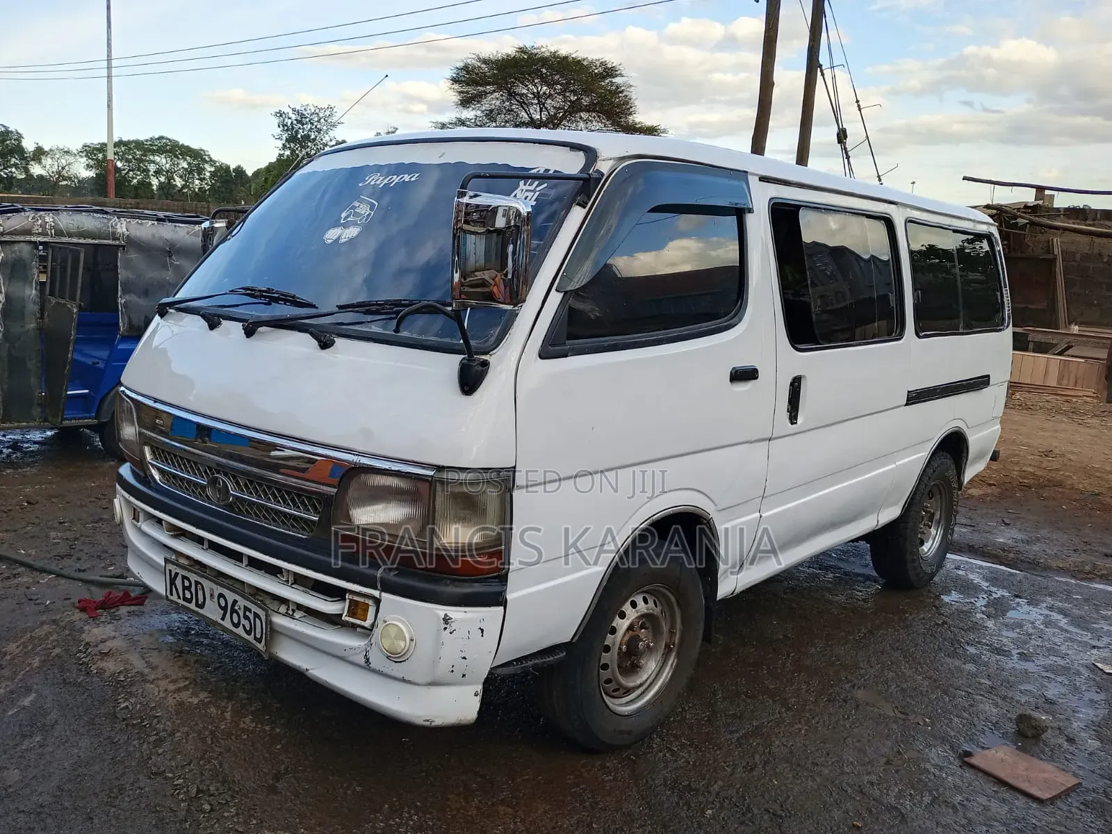 Toyota HiAce 2000 White