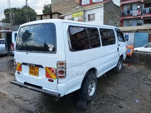 Toyota HiAce 2000 White