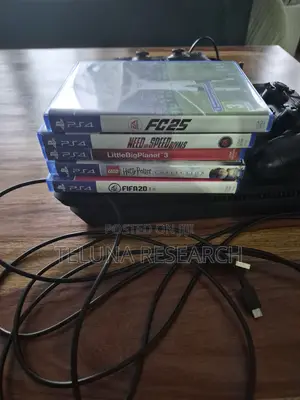 Used Ps4 Slim Ex -Uk 500 Gb With 2 Controllers and 4 Games