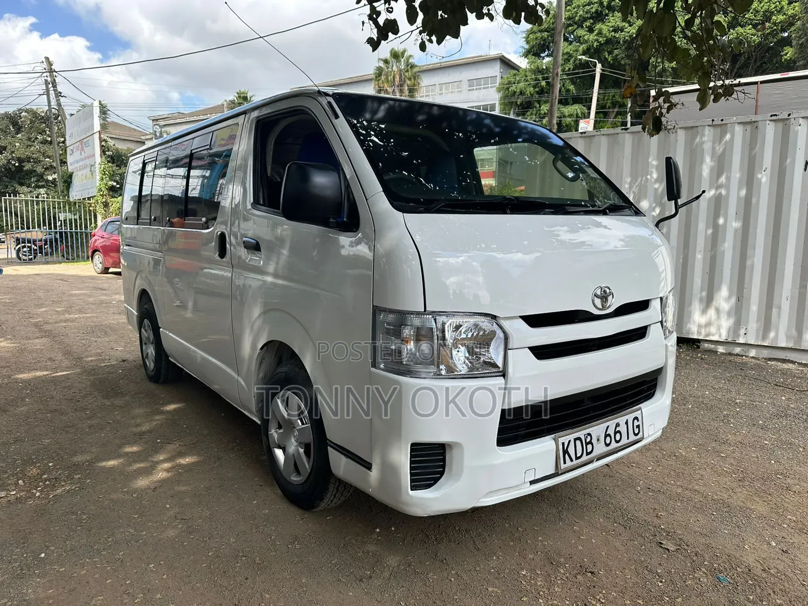 Toyota HiAce 2014 White