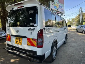 Toyota HiAce 2014 White