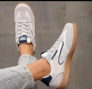 Ladies Men Retro Gum Sole Sneakers –
