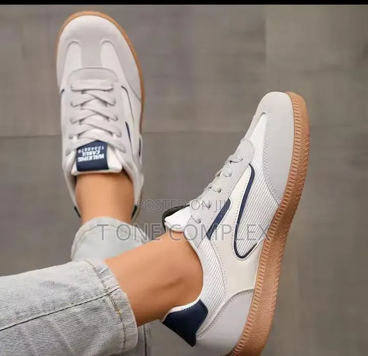 Ladies Men Retro Gum Sole Sneakers –