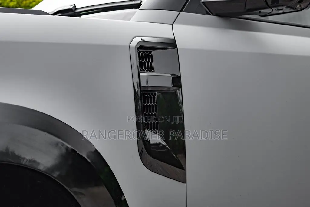Land Rover Defender 2024 Gray