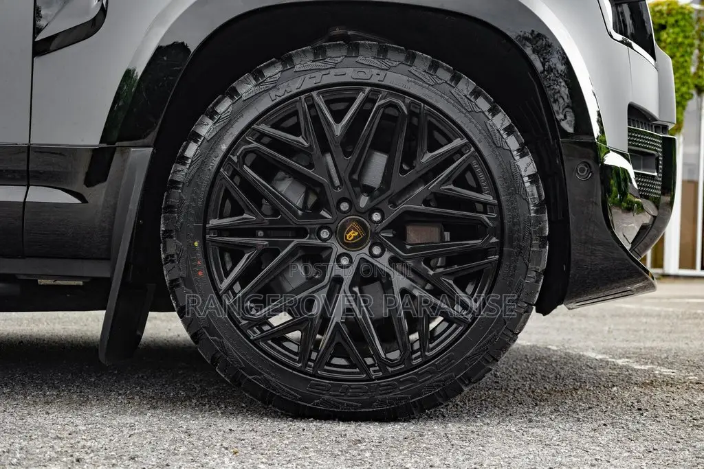 Land Rover Defender 2024 Gray