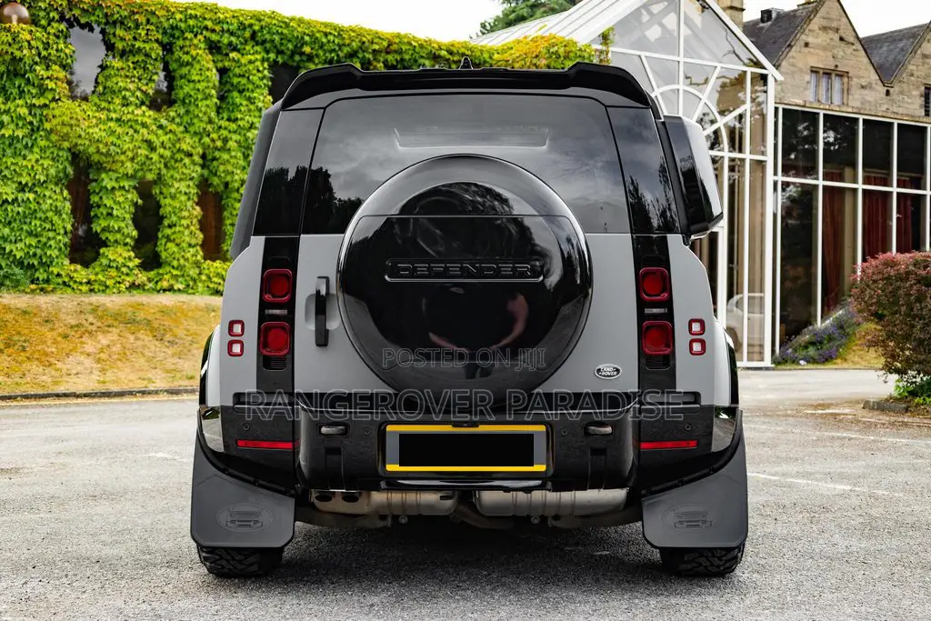 Land Rover Defender 2024 Gray