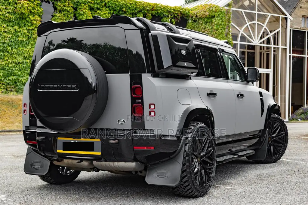 Land Rover Defender 2024 Gray