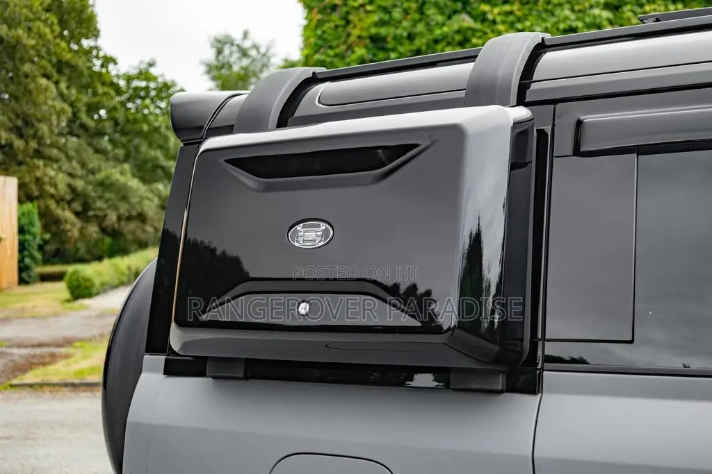 Land Rover Defender 2024 Gray