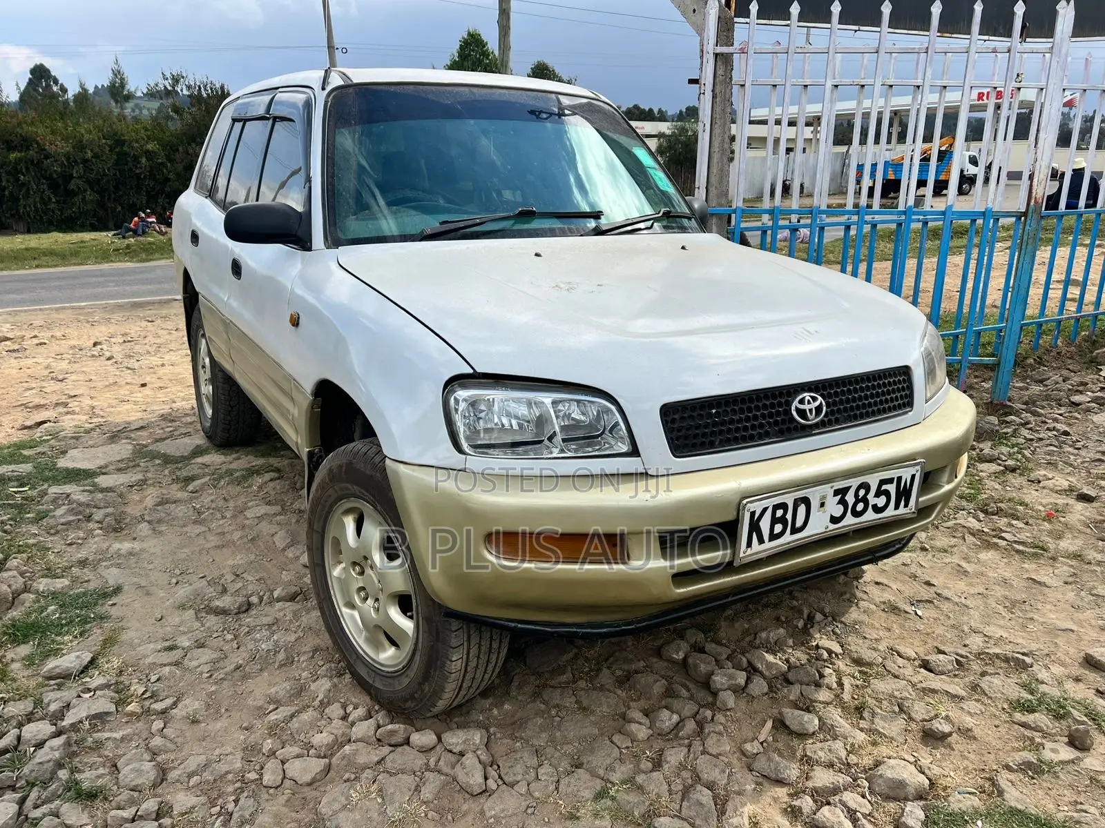 Toyota RAV4 Automatic 2000 White