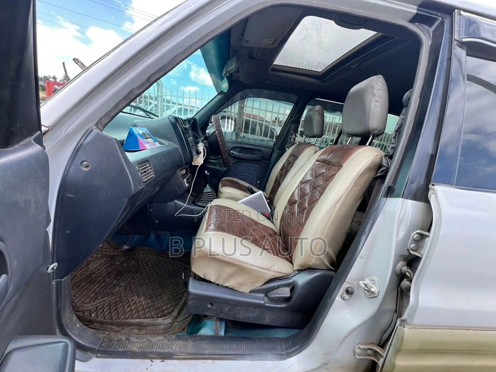 Toyota RAV4 Automatic 2000 White