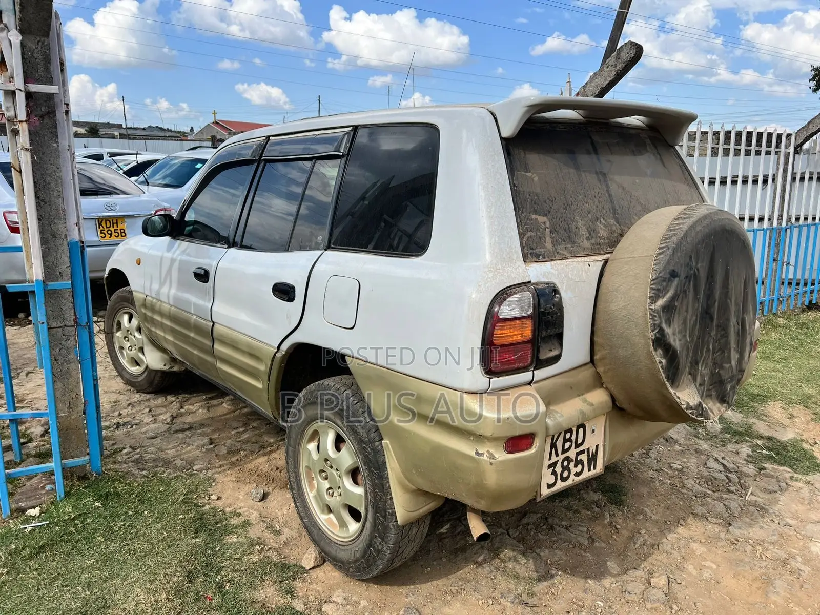 Toyota RAV4 Automatic 2000 White
