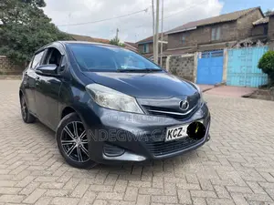 Toyota Vitz 1.0 FWD 5dr 2013 Gray