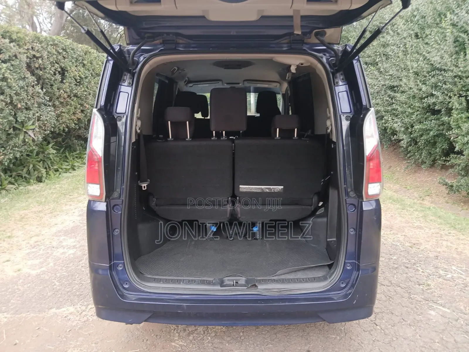 Nissan Serena 2017 Purple