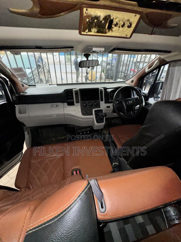 Toyota HiAce 2019 Silver - thumbnail 7