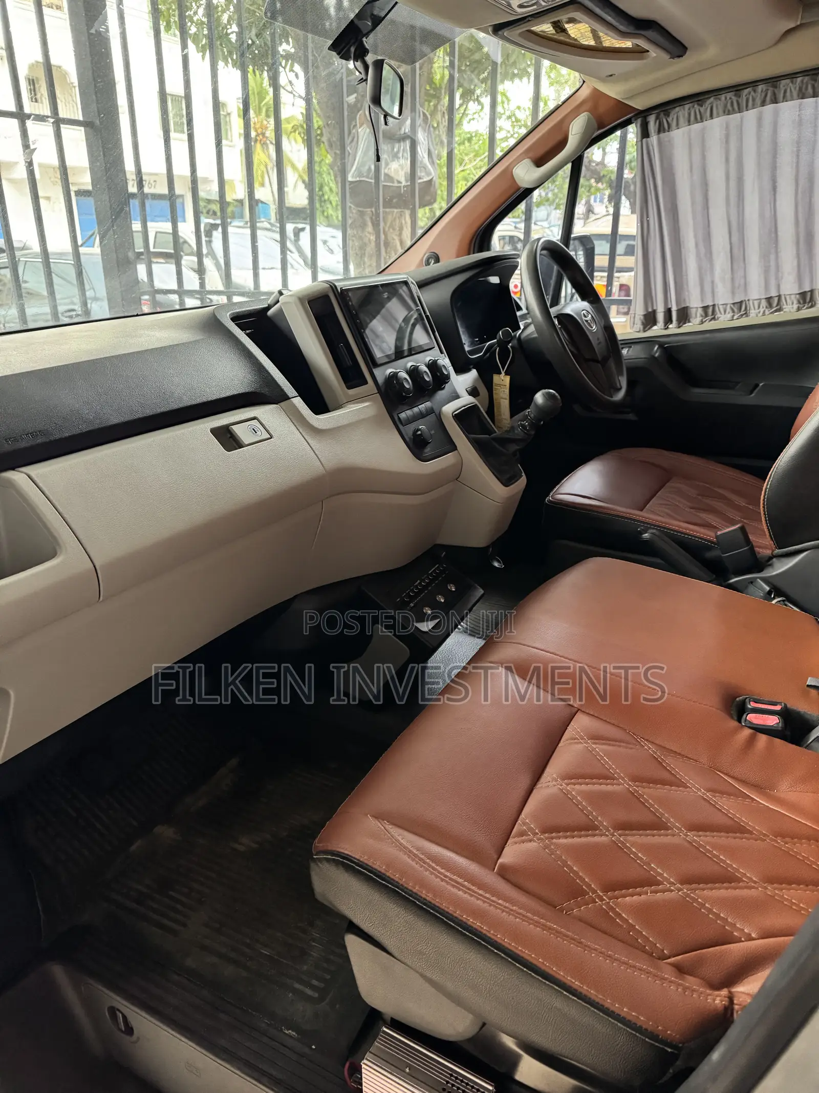 Toyota HiAce 2019 Silver