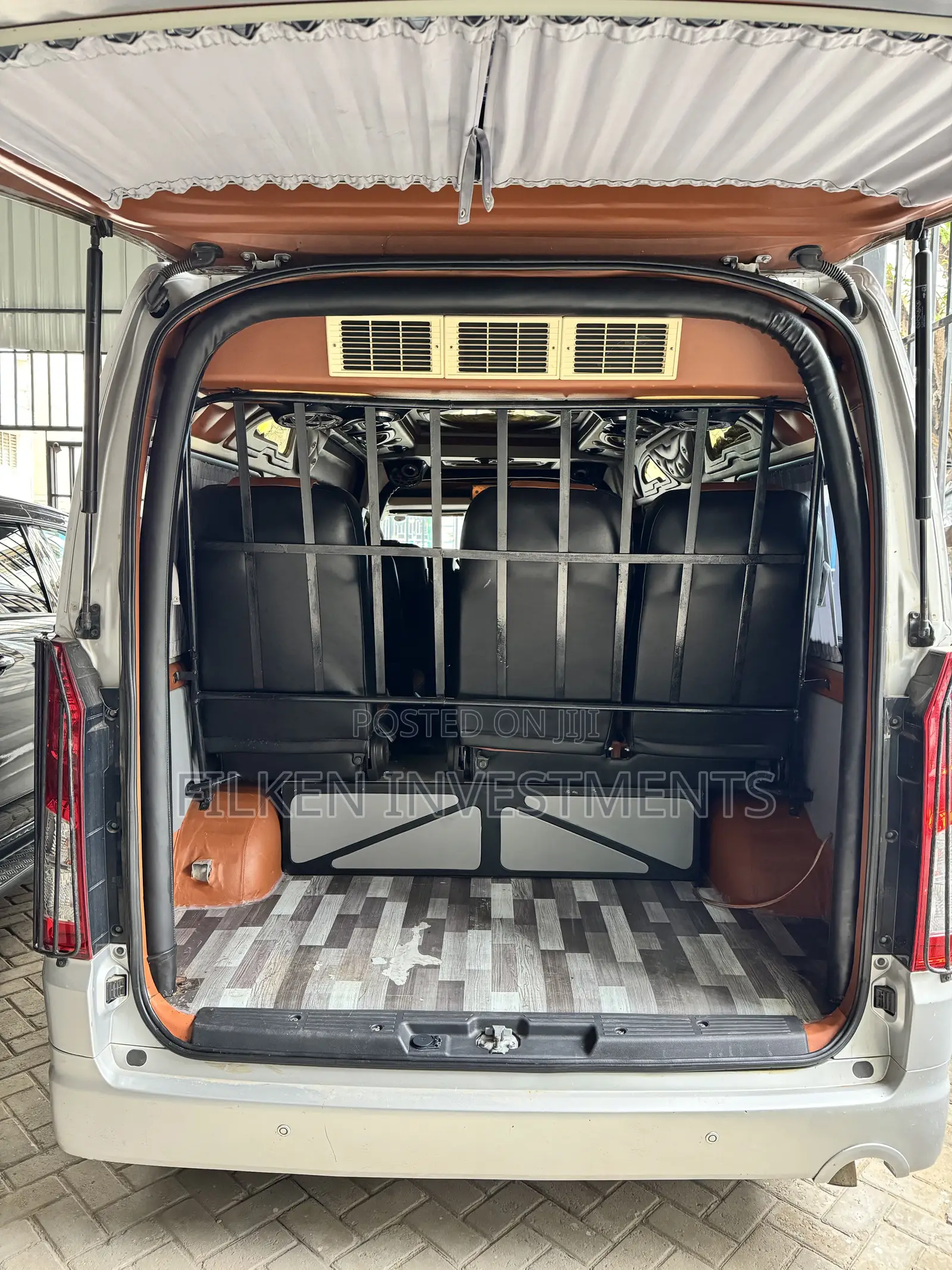 Toyota HiAce 2019 Silver