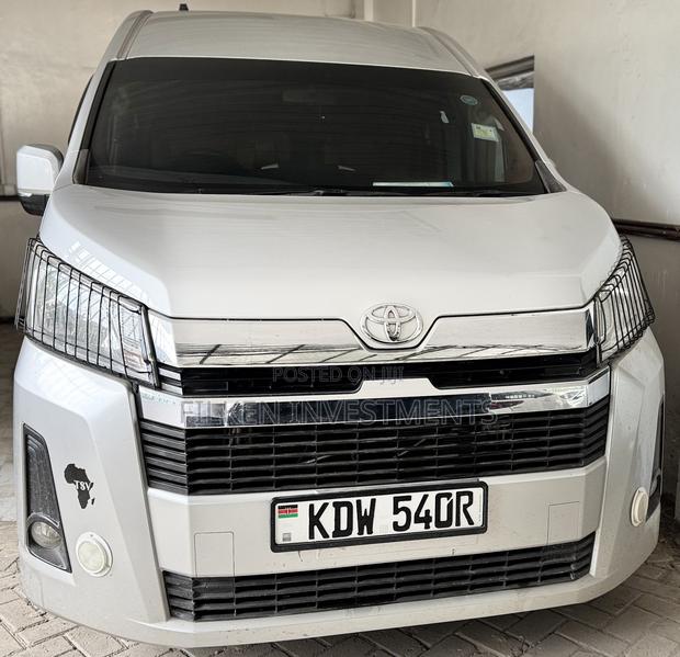 Toyota HiAce 2019 Silver - thumbnail 2