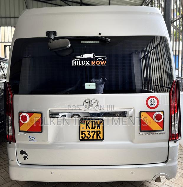 Toyota HiAce 2019 Silver - thumbnail 4