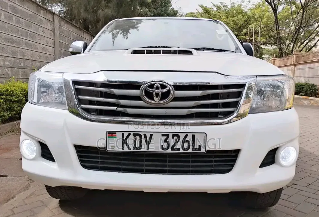 Toyota Hilux 2015 White