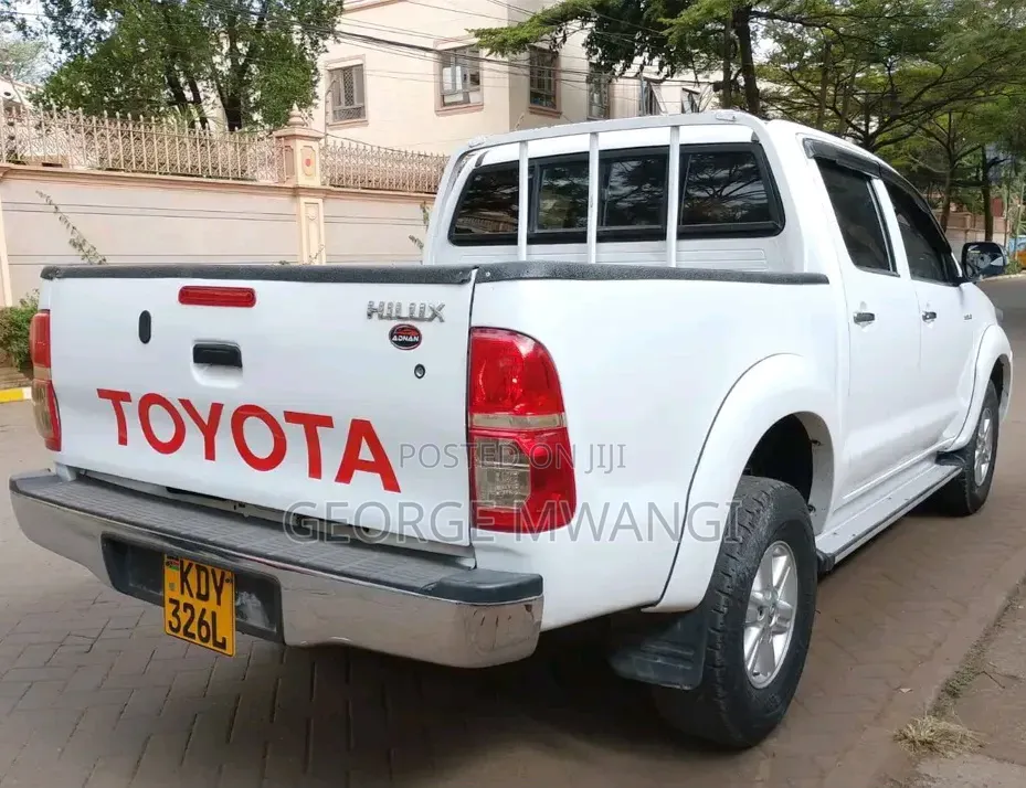 Toyota Hilux 2015 White