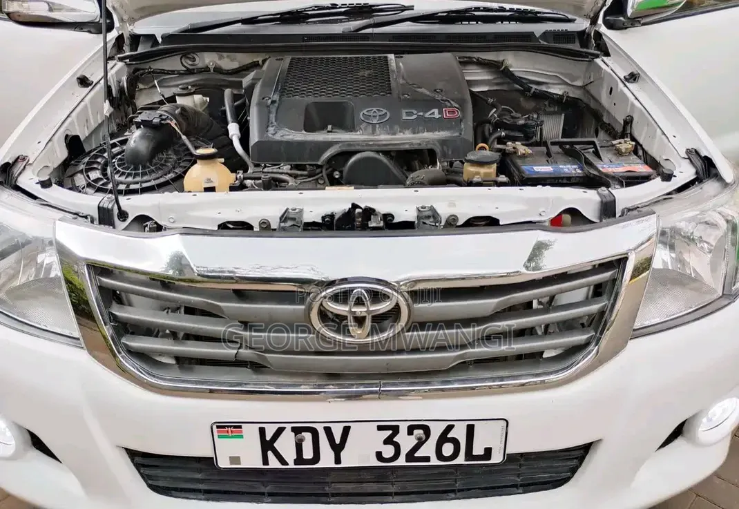Toyota Hilux 2015 White
