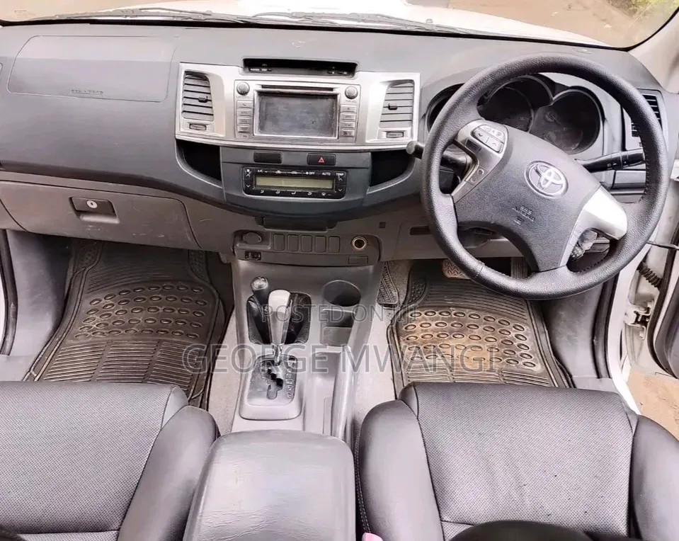 Toyota Hilux 2015 White