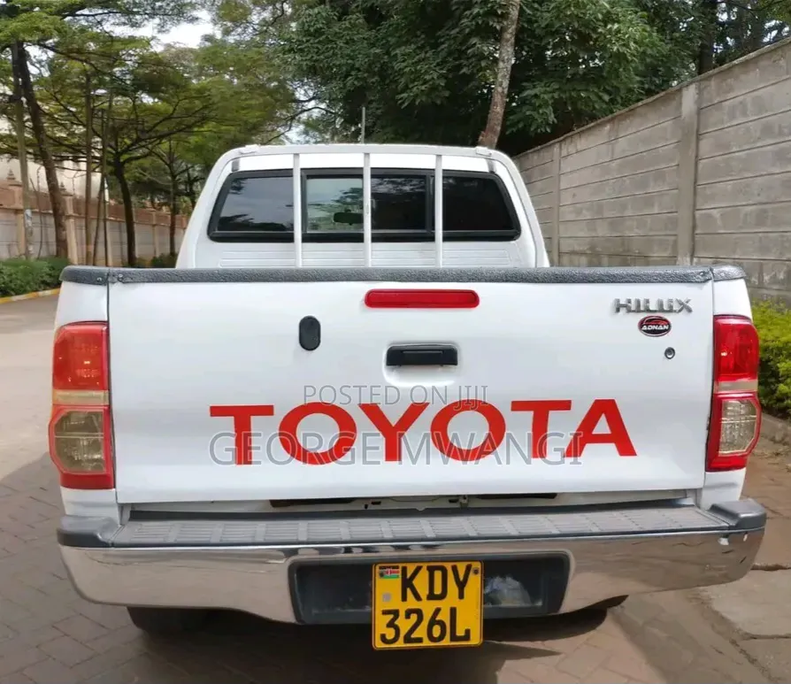 Toyota Hilux 2015 White