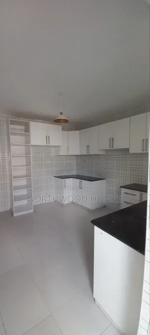 4bdrm Mansion in Kamakis for sale
