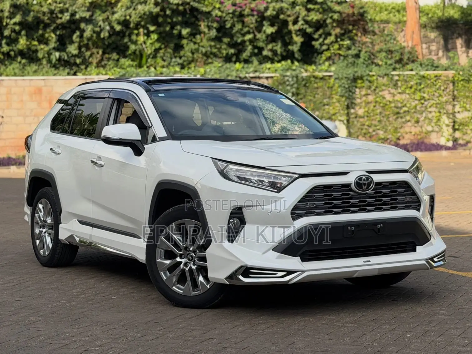 Toyota RAV4 2021 White